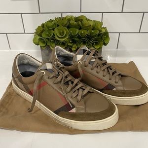 Burberry Reynold Low Top Housecheck Sneakers